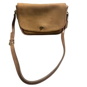 Vintage Coach Leather Turnlock Crossbody City Bag